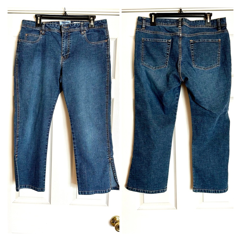 Y2K Vintage Old Navy Capri Jeans Size 12 Medium Wash Slit Hem Stretch Denim